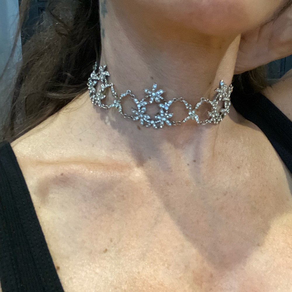 Beautiful rhinestone choker.